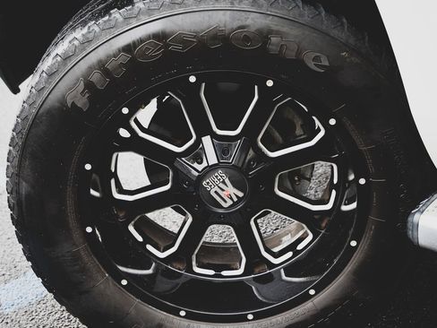 Used 2017 RAM 1500 Laramie w/ Convenience Group image 5