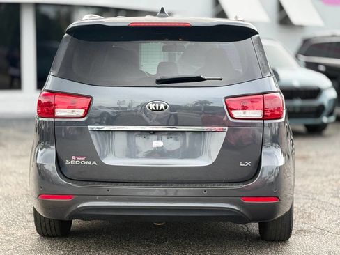 Used 2017 Kia Sedona LX w/ LX Essentials Premium Package FWD image 7