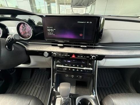Used 2024 Kia Carnival EX FWD image 25