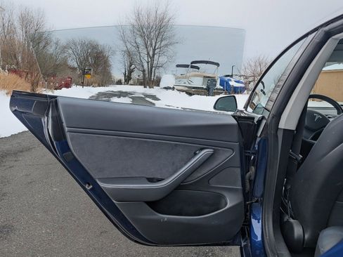 Used 2018 Tesla Model 3 Mid Range image 14