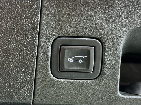 Used 2024 Cadillac XT4 Premium Luxury image 28