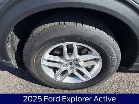 Used 2025 Ford Explorer Active AWD/4WD image 11