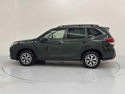Used 2022 Subaru Forester Premium image 2