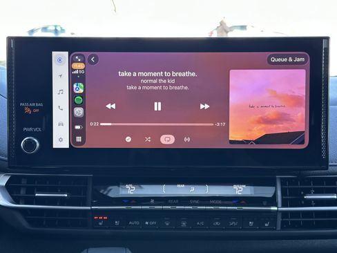 Used 2025 Toyota Sienna Limited image 33