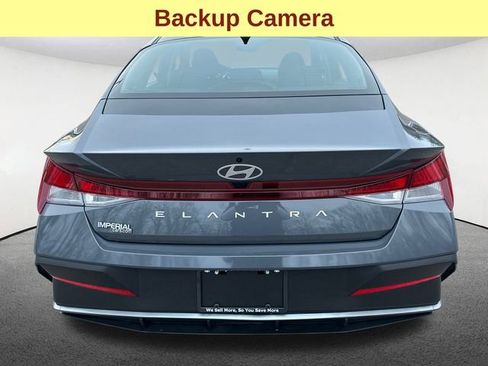 Used 2025 Hyundai Elantra SE image 9