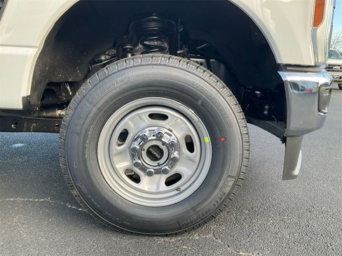 New 2026 Ford F250 XL w/ XL Chrome Package image 10