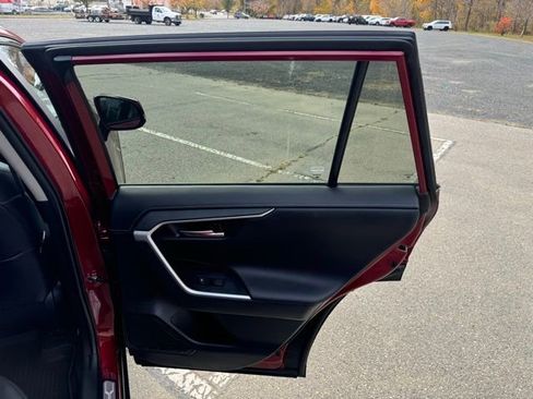 Used 2020 Toyota RAV4 Limited image 15