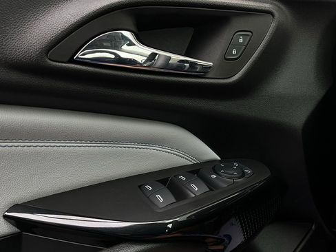 Used 2025 Chevrolet Trax LT image 19