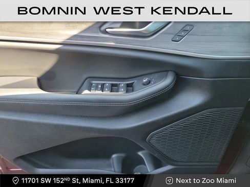 Used 2025 Jeep Grand Cherokee Limited w/ Black Appearance Package image 28