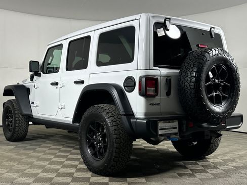Used 2024 Jeep Wrangler Unlimited AWD/4WD image 3