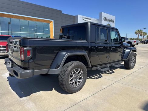 Used 2024 Jeep Gladiator Sport AWD/4WD image 7