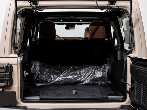 Used 2025 Jeep Wrangler Unlimited Rubicon w/ Technology Group image 41