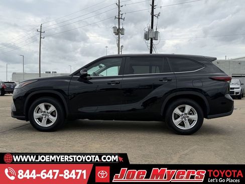 Used 2025 Toyota Highlander LE image 6