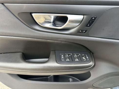 Used 2022 Volvo S60 B5 Inscription image 18