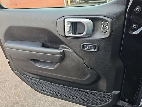 Used 2022 Jeep Wrangler Sport AWD/4WD image 25