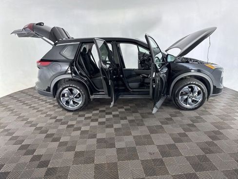 Used 2025 Nissan Rogue SV AWD/4WD image 16