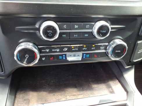 Used 2024 Ford F250 Lariat w/ Black Appearance Package AWD/4WD image 27