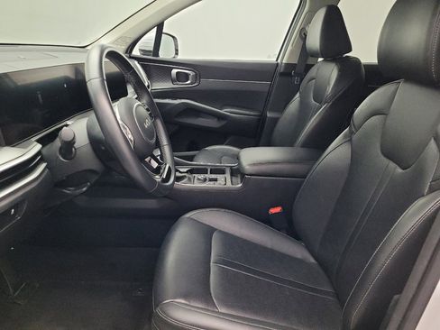 Used 2024 Kia Sorento S image 17