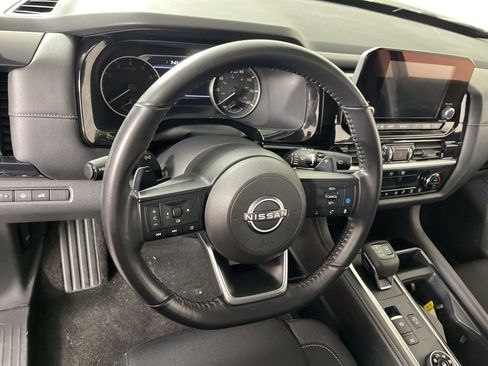 Used 2025 Nissan Pathfinder SV image 30