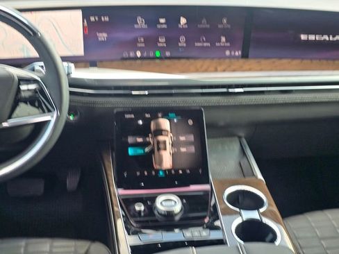 Used 2025 Cadillac Escalade Sport Platinum RWD image 18