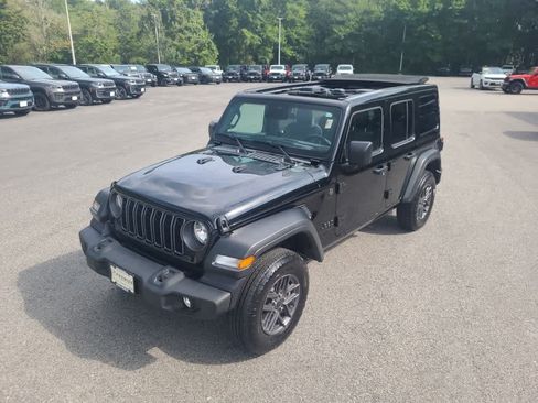 Used 2026 Jeep Wrangler Unlimited Sport AWD/4WD image 2