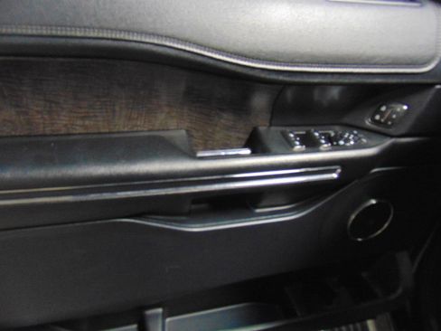 Used 2021 Ford Expedition Limited image 8