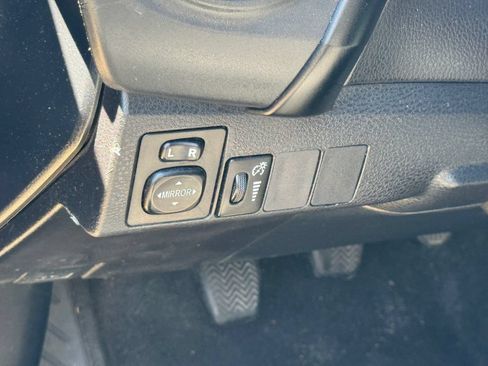 Used 2018 Toyota Corolla SE w/ Carpet Mat Package (TMS) FWD image 8