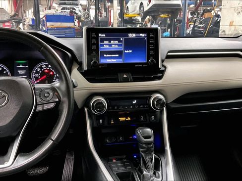 Used 2020 Toyota RAV4 XLE w/ Convenience Package image 7