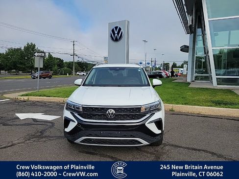 Certified 2024 Volkswagen Taos SE AWD/4WD image 2