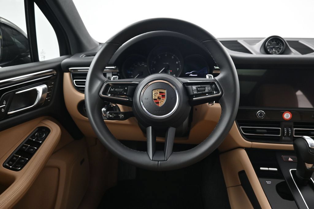 Used 2026 Porsche Macan AWD/4WD image 13