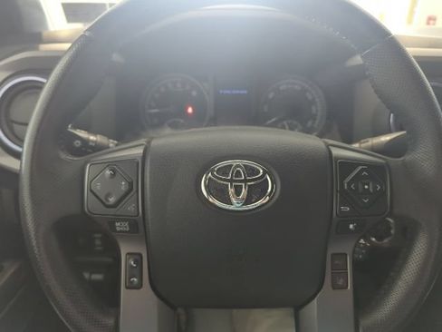 Used 2020 Toyota Tacoma TRD Off-Road AWD/4WD image 10