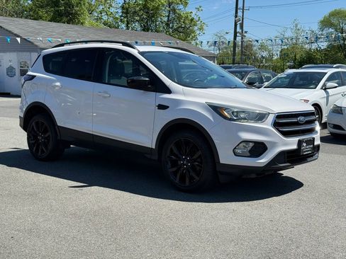 Used 2017 Ford Escape SE w/ Equipment Group 201A AWD/4WD image 13