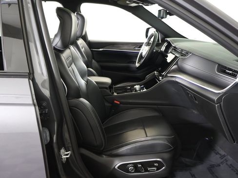 Used 2022 Jeep Grand Cherokee Overland w/ Luxury Tech Group IV image 36