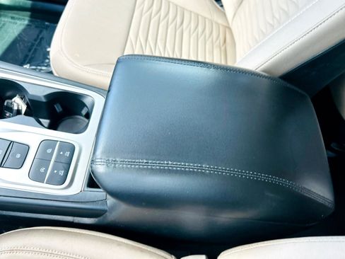 Used 2020 Ford Explorer XLT image 40