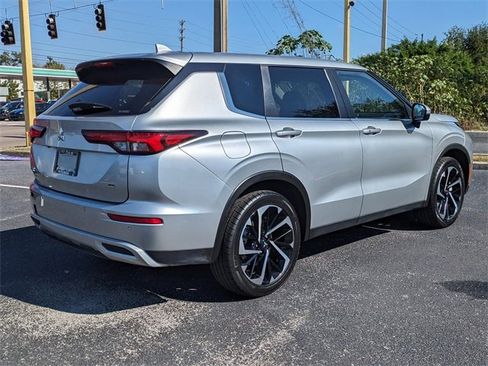 Used 2024 Mitsubishi Outlander SE image 5