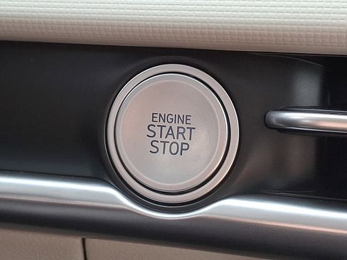 Certified 2025 Hyundai Tucson SE image 24