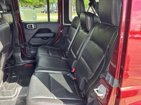 Used 2022 Jeep Wrangler Unlimited Sahara AWD/4WD image 17