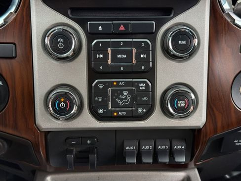 Used 2013 Ford F250 Lariat w/ Lariat Ultimate Pkg AWD/4WD image 17