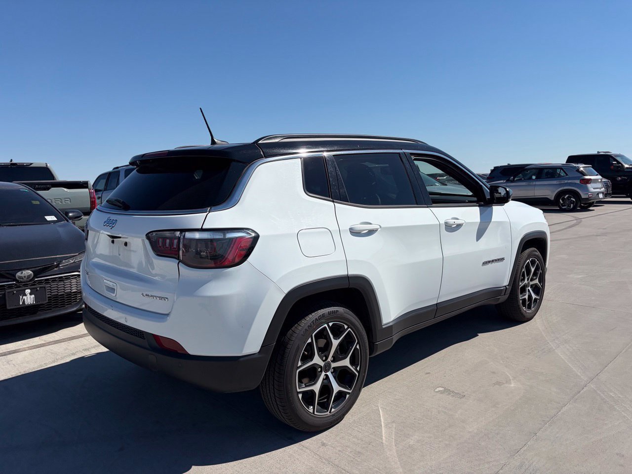 Used 2025 Jeep Compass Limited AWD/4WD image 2