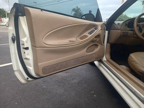 Used 1999 Ford Mustang Convertible RWD image 12