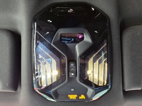 Used 2023 BMW 740i image 36