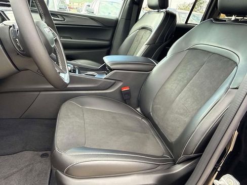 New 2025 Jeep Grand Cherokee Altitude RWD image 9