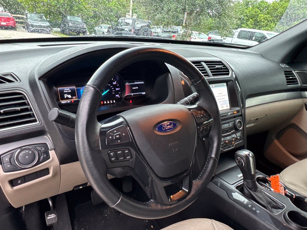 Used 2018 Ford Explorer XLT w/ Equipment Group 202A FWD image 9