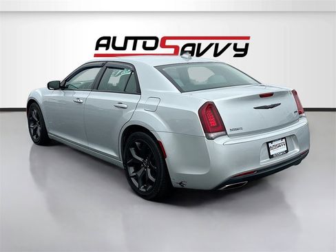 Used 2021 Chrysler 300 Touring w/ Sport Appearance Package image 5