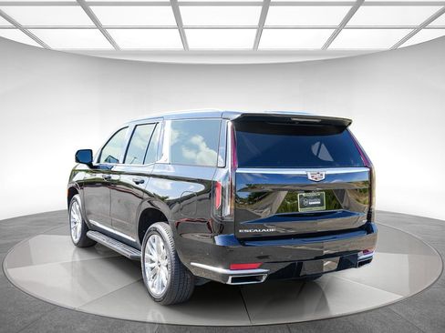 Used 2023 Cadillac Escalade Premium Luxury AWD/4WD image 2