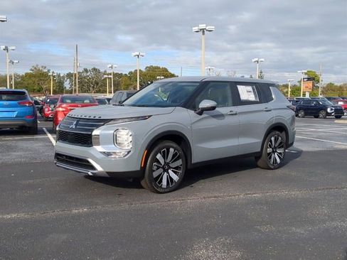 New 2026 Mitsubishi Outlander SE FWD image 2