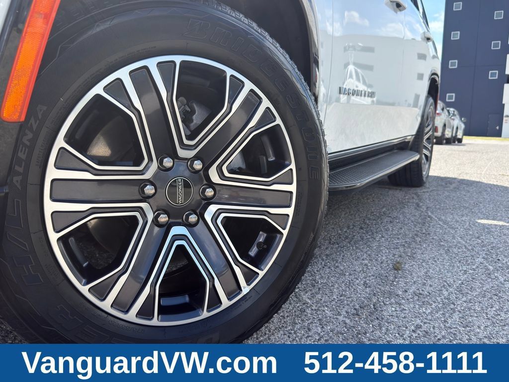 Used 2025 Jeep Wagoneer Series II RWD image 2