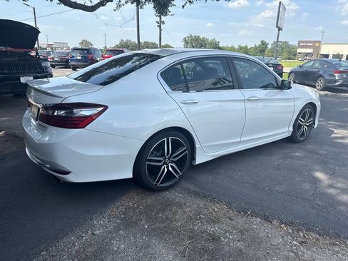 Used 2017 Honda Accord Sport image 6
