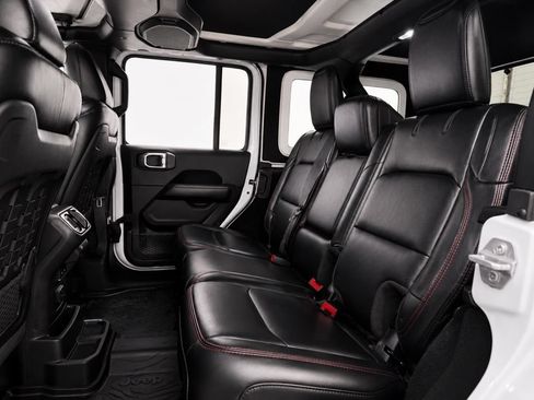 Used 2018 Jeep Wrangler Unlimited Rubicon w/ Safety Group AWD/4WD image 20