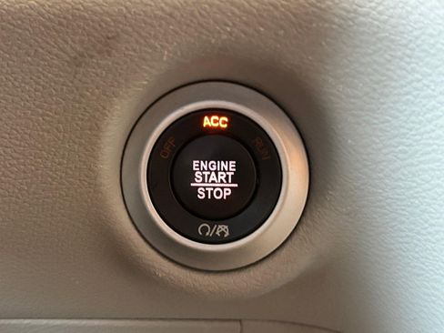 Used 2023 Chrysler Pacifica Touring-L FWD image 22